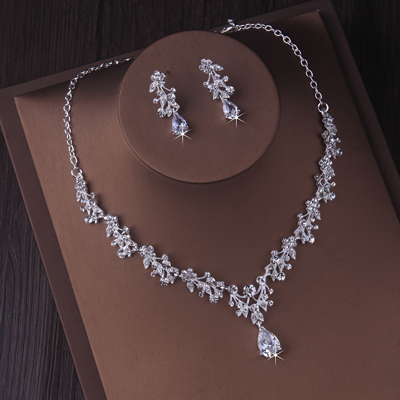 Céleste bridal set: zircon leaf necklace with teardrop centre and matching drop earrings on a display