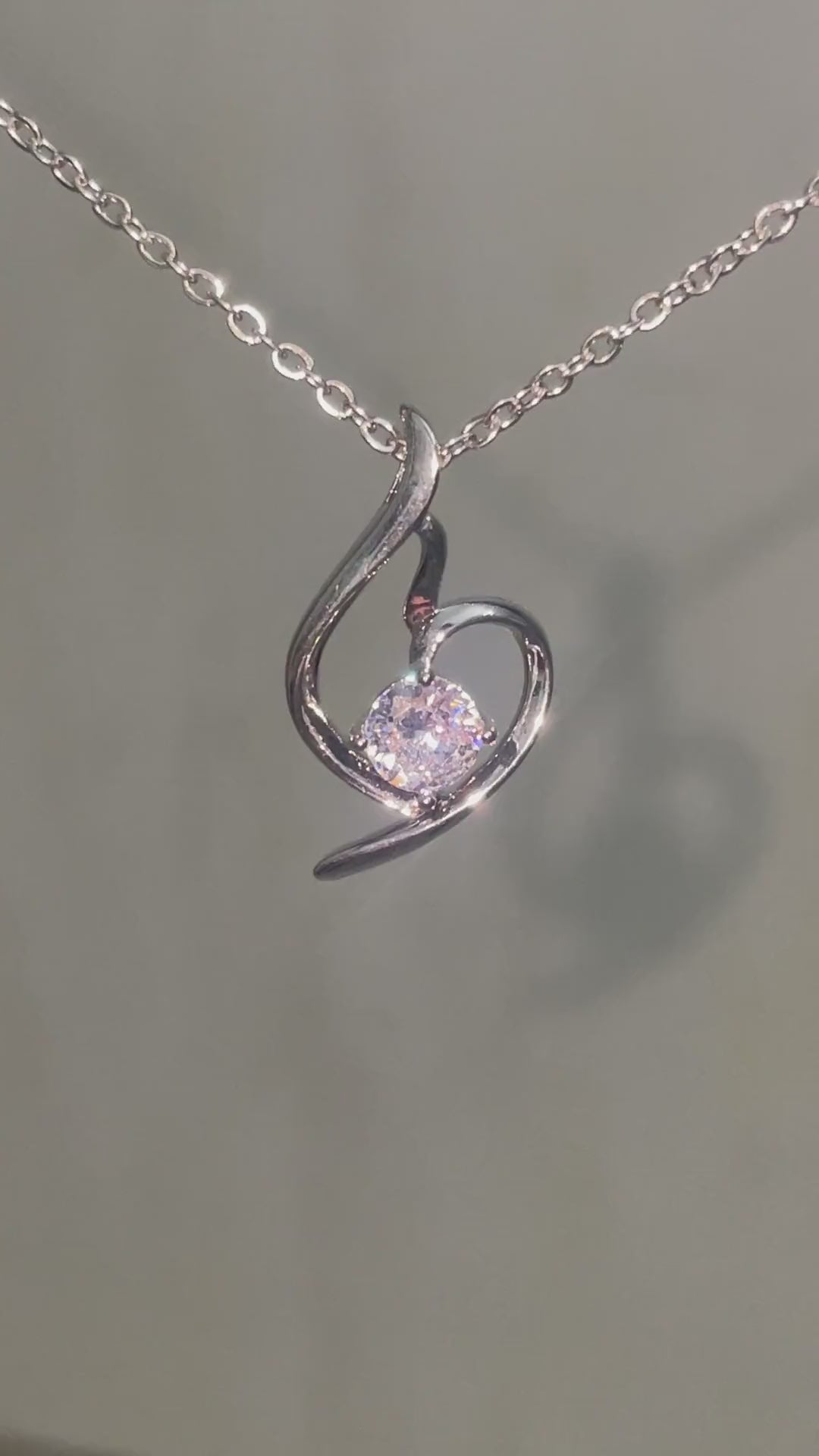 Lumière Heart Pendant catching the light – short video