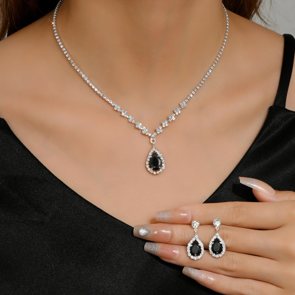 Soirée Drop Set in black worn with matching teardrop earrings